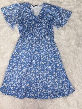 Fensace Women’s M Blue & Wht Floral Dress. Beautiful. Worn Once. Soft, Pretty